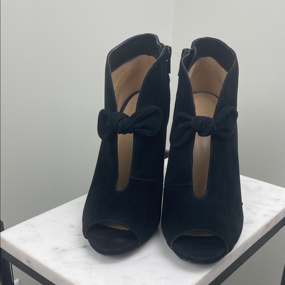 Michael Kors Black Heeled 4” Boots with Bow Detail Ladies Size 8.5 - Picture 5 of 12